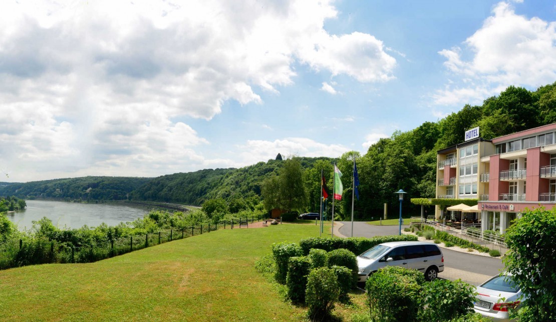 Aussenansicht mit Blick auf den Rhein
