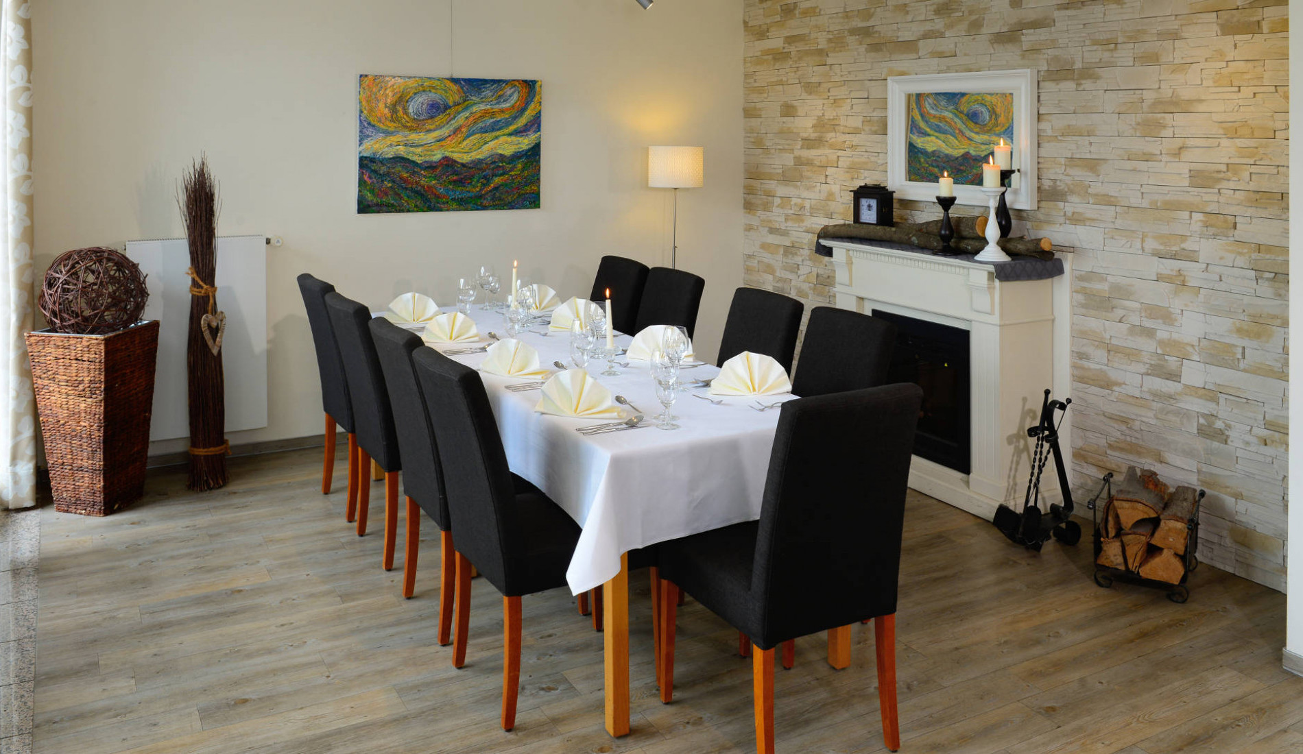 Kaminecke im Restaurant