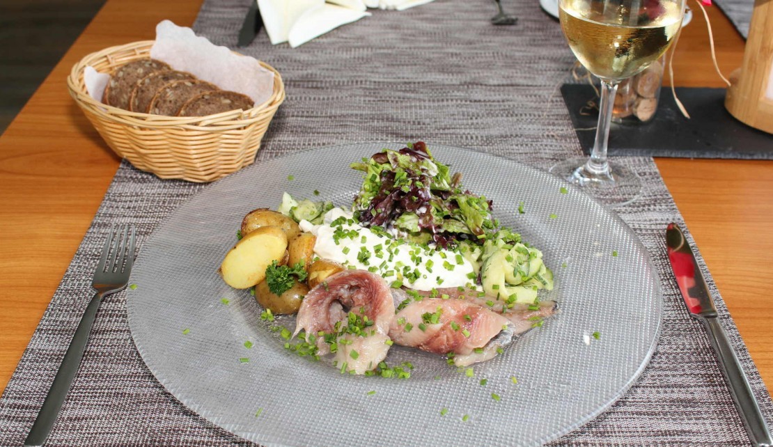 matjes-nach-hausfrauen-art-butterkartoffeln