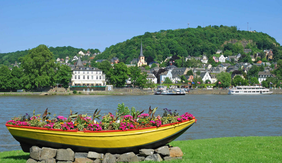 Kripp am Rhein mit Treidelschiff